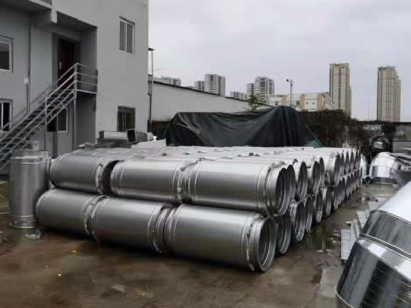 不锈钢通风管将带钢送入焊接组，通过多个